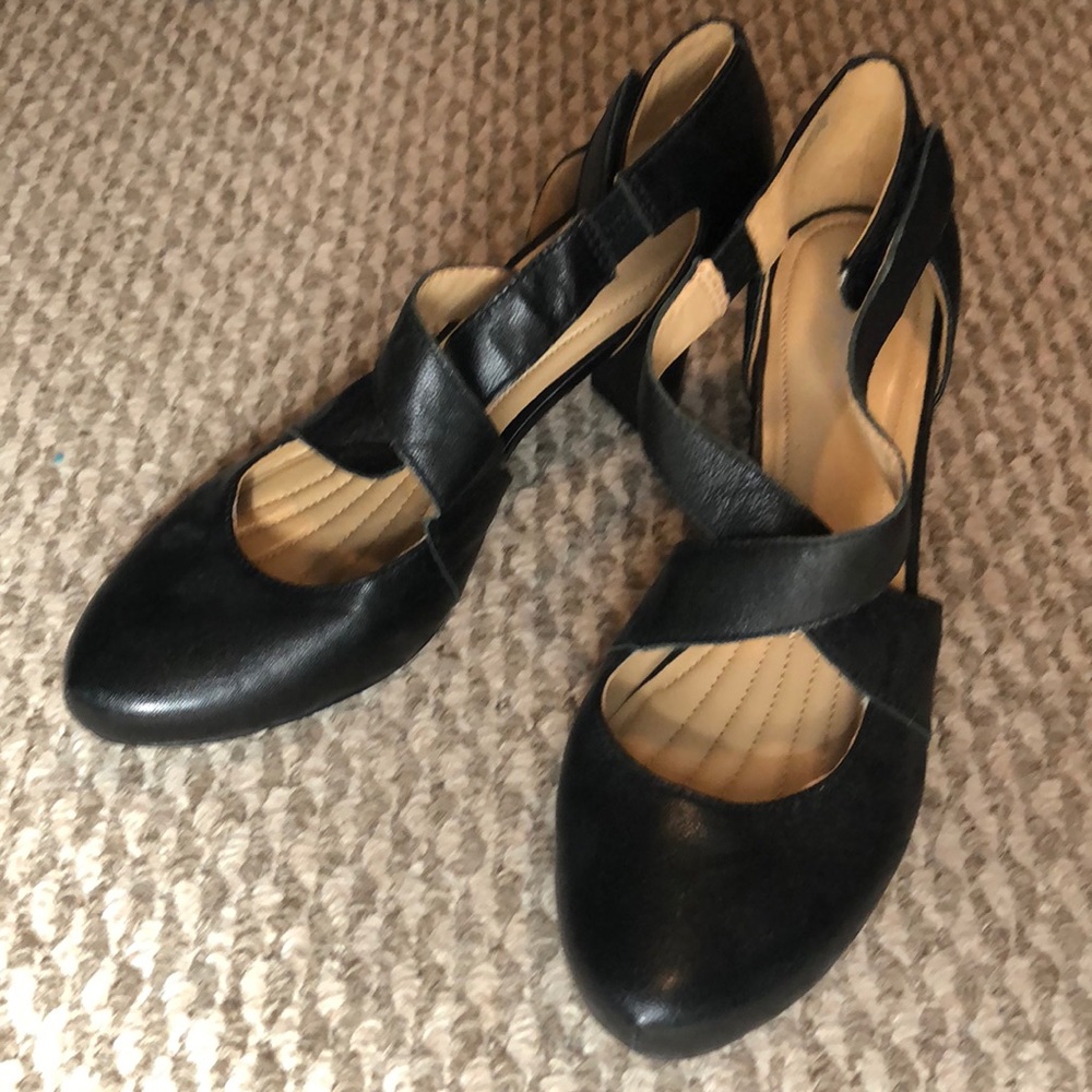 Easy Spirit cross front heels